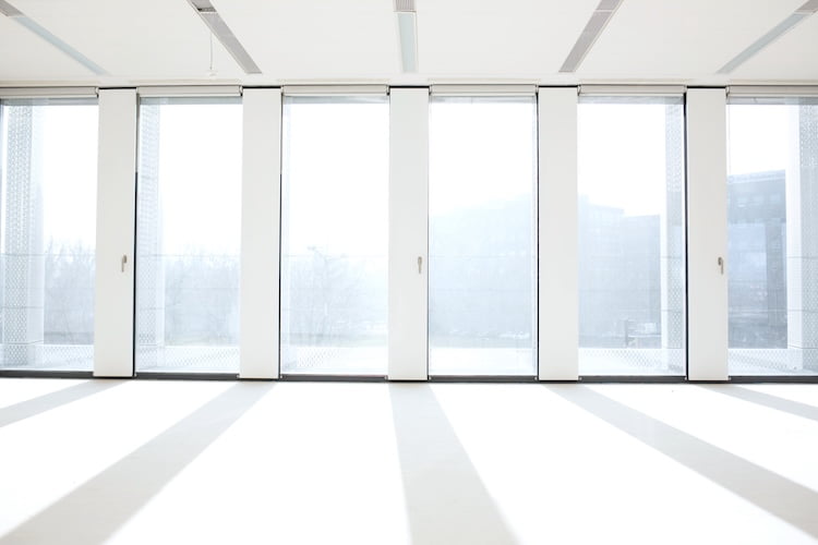 オフィス窓際の寒暖差を引き起こす原因とは