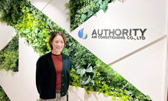 今回ご紹介するのは、新しくスペースデザイン事業部に加わったエビさん。前職では地域創生の現場で空き家・空き店舗活用に携わり、その後リノベーションディレクターとして活躍されてきた異色のキャリアの持ち主です。