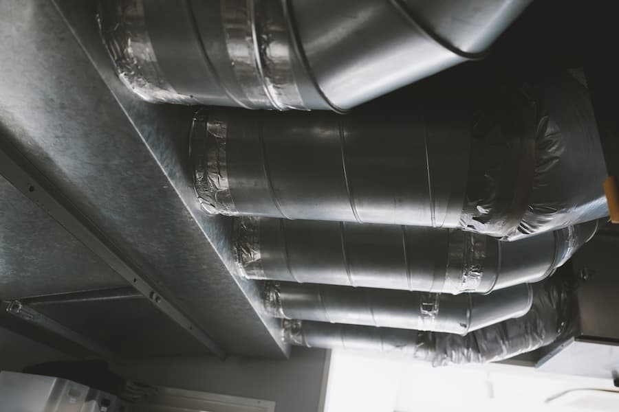 厨房用エアコンのタイプと換気ダクト