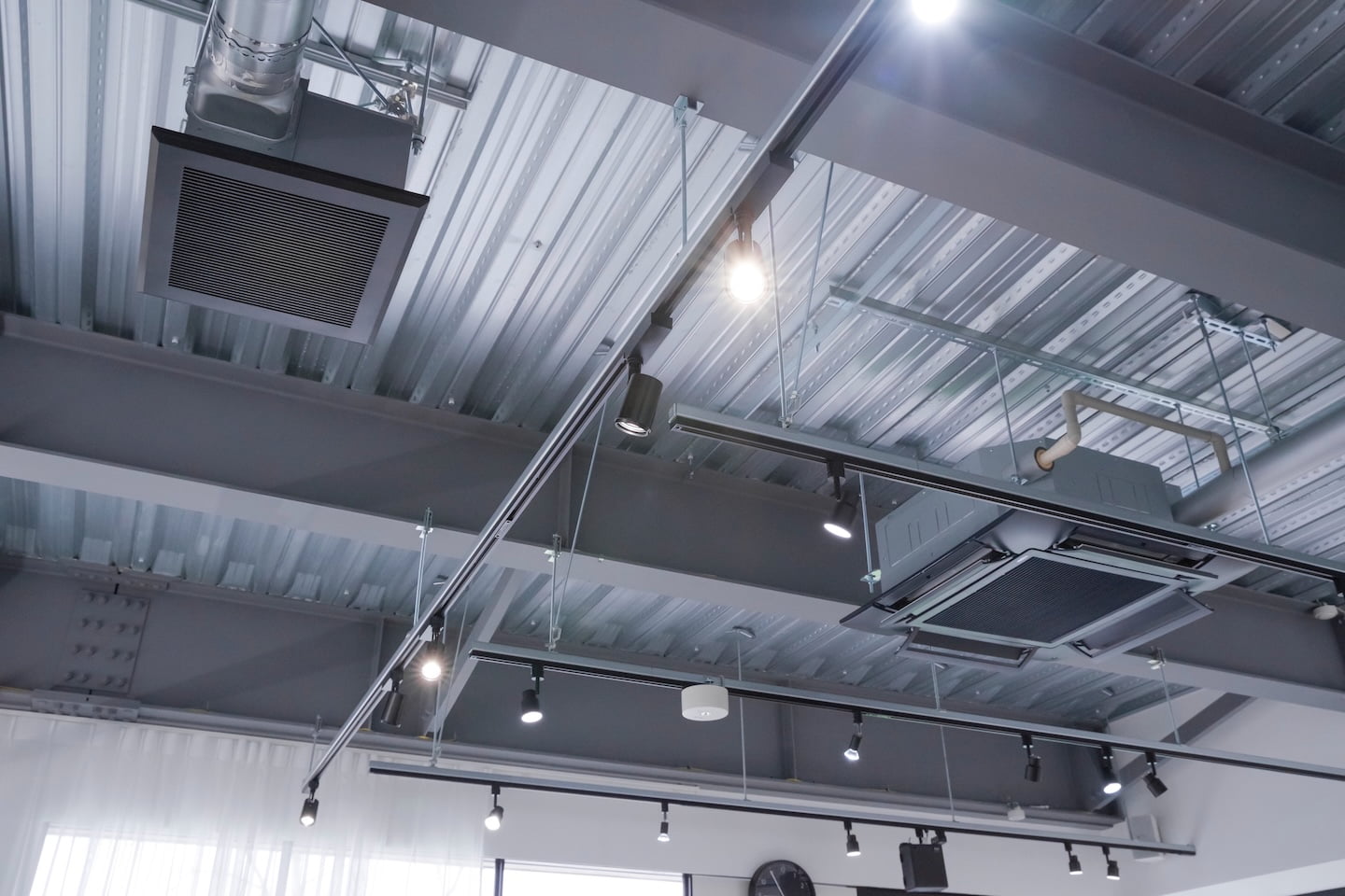 店舗の業種別で最適な業務用エアコンを紹介!店内の状況や環境に合わせた設備設計についても解説