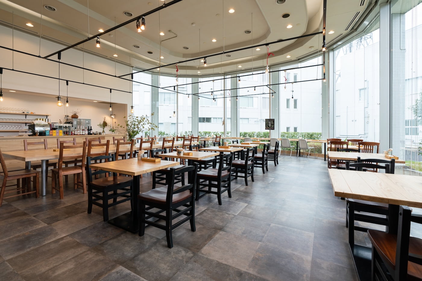 天井を高く見せて開放感を出したい！空調機選びの正解とは