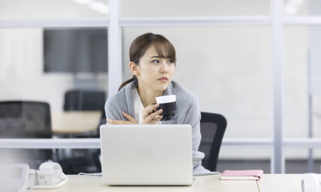 オフィスのエアコンが寒すぎる!空調設備の設置箇所やオフィスレイアウトについて解説