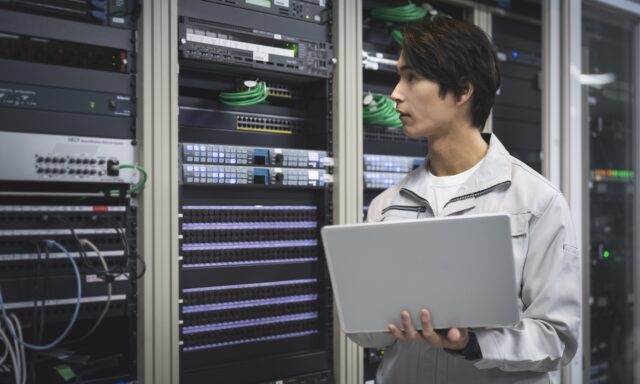 オフィスのサーバー室に最適な空調とは？温湿度管理の基準と失敗しない工事のポイント