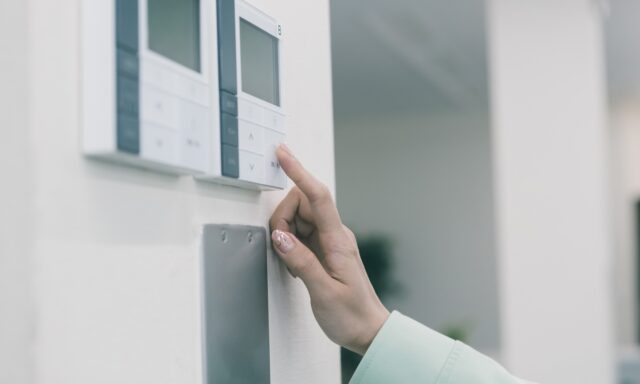 冬の電気代対策は空調のデマンド管理から！基本料金を左右するピーク電力の抑え方と暖房前の見直しポイント